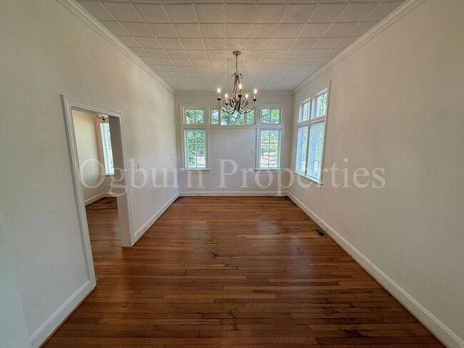 Building Photo - 2127 Queen St