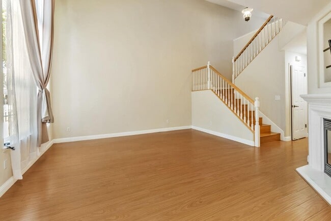Building Photo - 3162 Silverland Dr