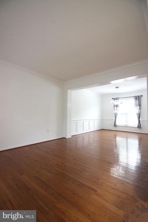 Building Photo - 9577 5th Pl