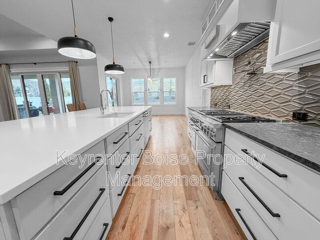 Building Photo - 9216 W Mirror Pond Dr