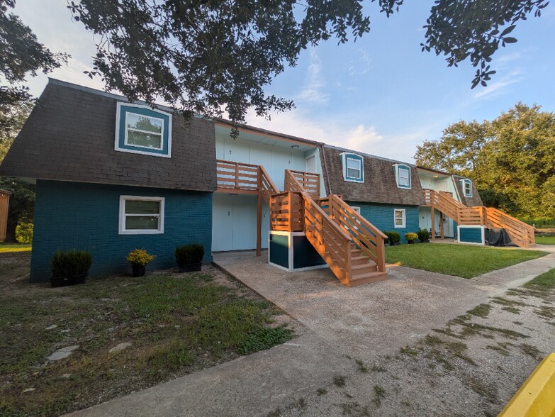 Primary Photo - 1609 Dugat Rd