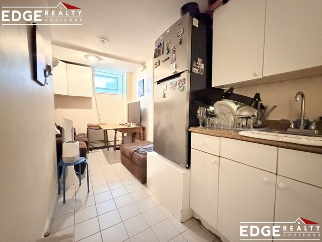 Building Photo - 5 Delaware Pl