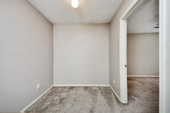 Building Photo - 2602 Desert Sage Dr