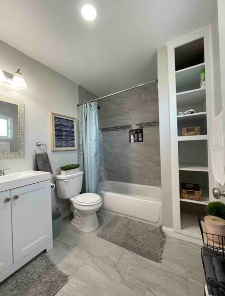 Building Photo - 514 Luna Dr