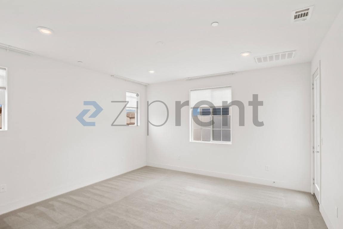 Building Photo - Unit