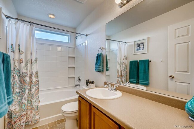 Building Photo - Beautiful 3 Bed, 3 Bath with a Loft Single Family Home in Meadows Neighborhood.
