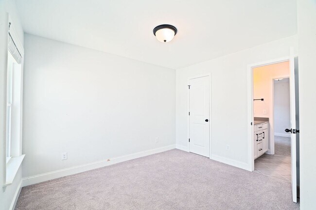 Building Photo - Spacious Lowcountry Retreat in Moncks Corner