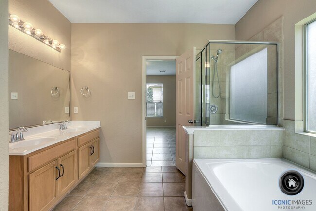 Building Photo - 29434 Legends Bluff Dr