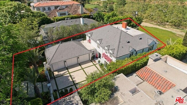 Building Photo - 1400 Club View Dr