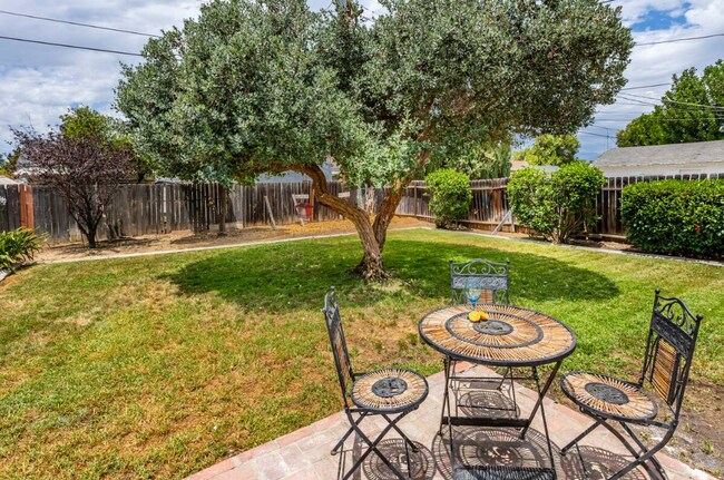 Building Photo - 6671 Calvin Ct