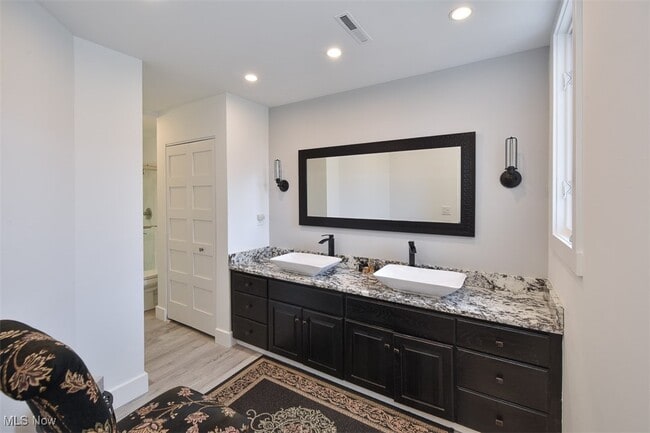 Building Photo - 19000 Lake Rd