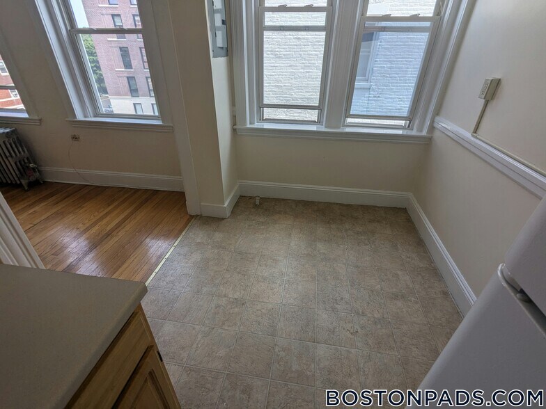 Building Photo - 131 Washington St