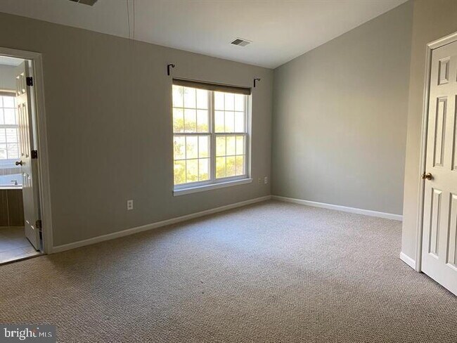 Building Photo - Impressive Three-Bedroom Townhome in North...