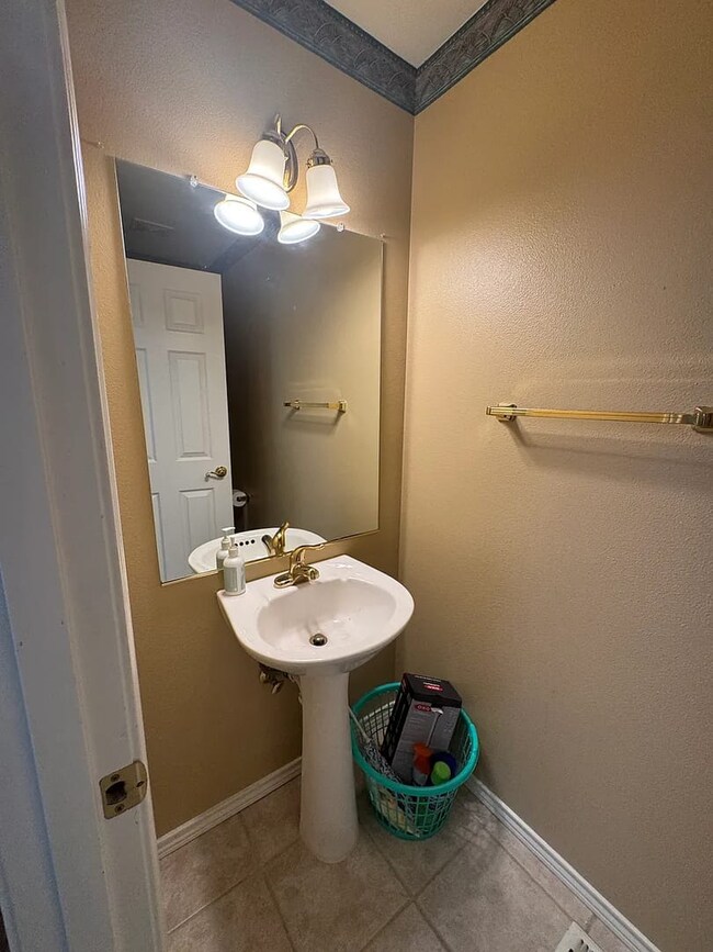 Building Photo - Hillsboro Living at Its Best 3bed/ 2.5 Bat...