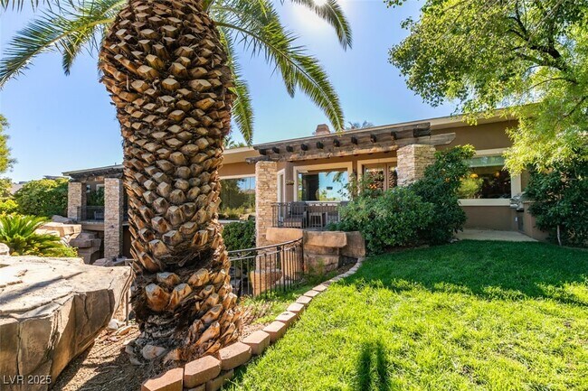 Building Photo - 549 Regents Gate Dr