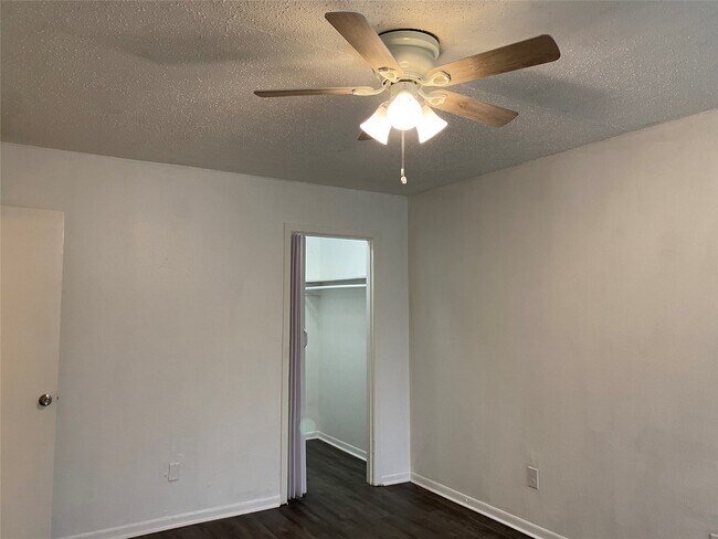 Building Photo - 5002 Blue Spruce Cir