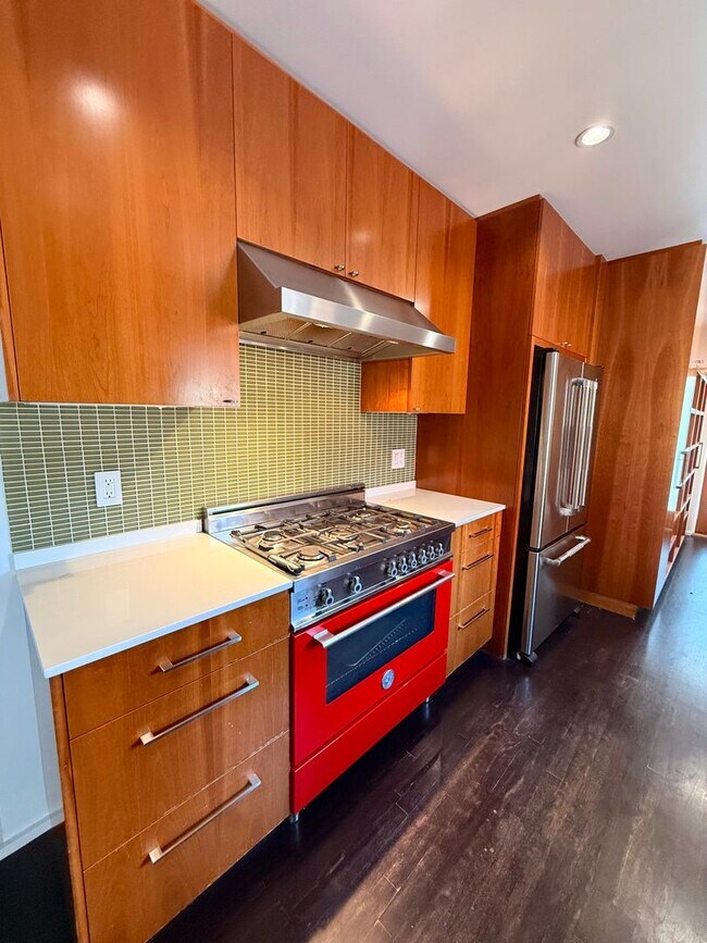 Building Photo - 4246 Lexington Ave