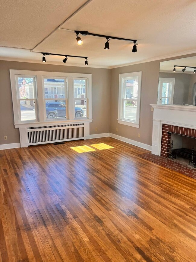 Building Photo - Maple Ave