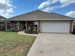 Building Photo - For Rent: Charming 3 Bed, 2 Bath Home in M...