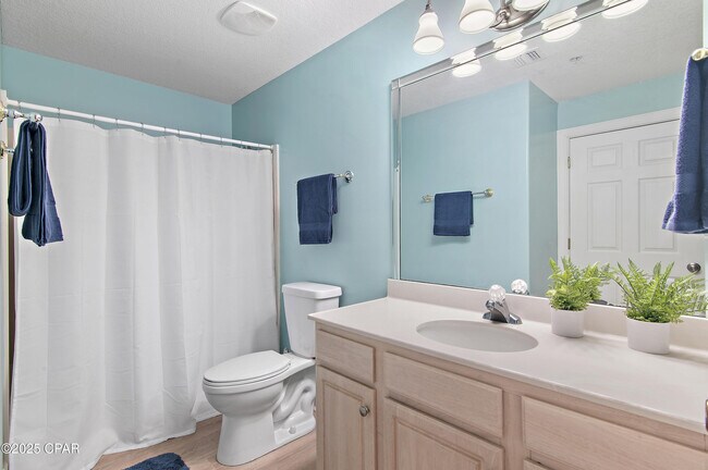 Building Photo - 17545 Front Beach Rd