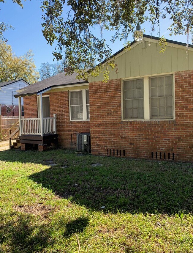 Building Photo - Charming Corner-Lot Home with Huge Fenced Yard & Detached Garage