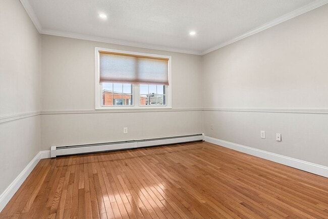 Building Photo - 305 Pine St