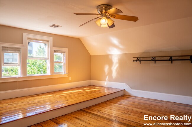 Building Photo - 7 Parker Hill Ave