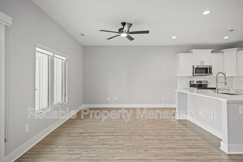 Building Photo - 4 S Laird Dr
