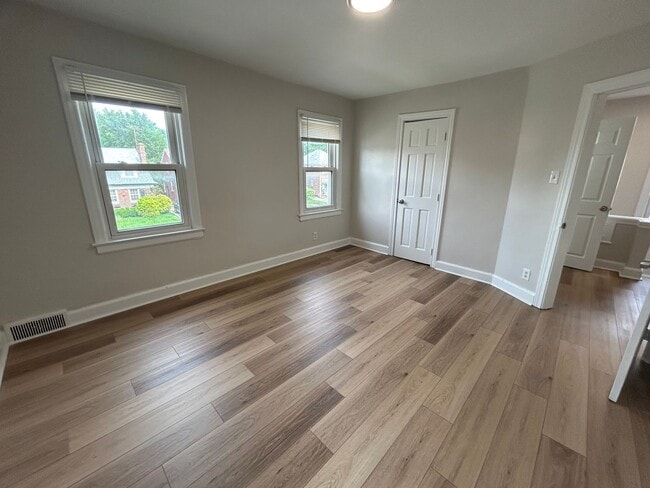 Building Photo - LARGE WESTSIDE FULLY REHABBED HOME -  3 be...