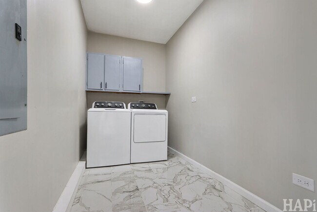 Building Photo - 75 Carthage Ln