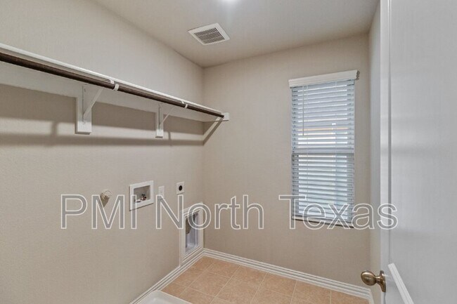 Building Photo - 3839 Barnett Rd