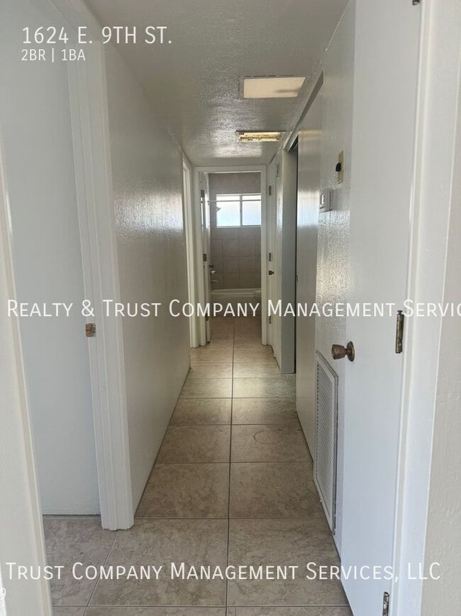 Building Photo - 1624 E 9th St