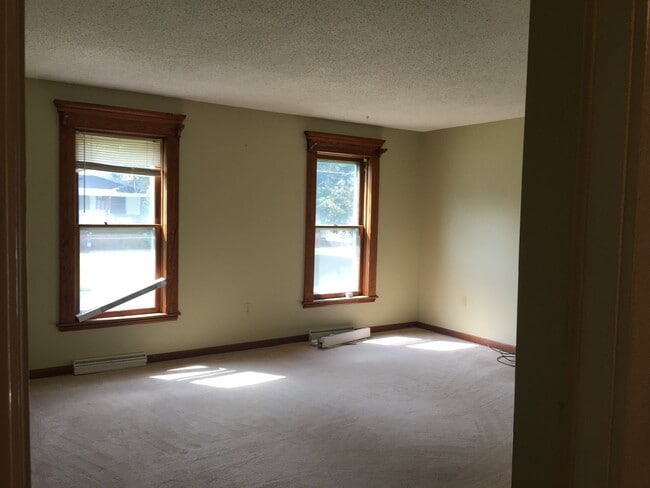 Building Photo - 3921 Longview Ave