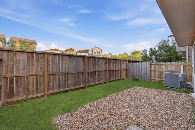 Building Photo - 3209 Clearview Cir