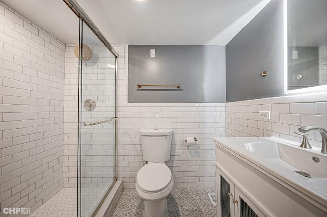 Building Photo - 3810 N Troy St