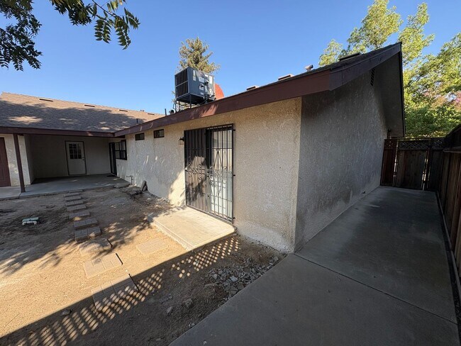 Building Photo - 636 Ramblewood Ct
