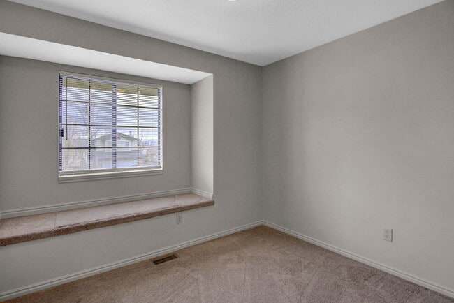 Building Photo - 1179 E 2450 N