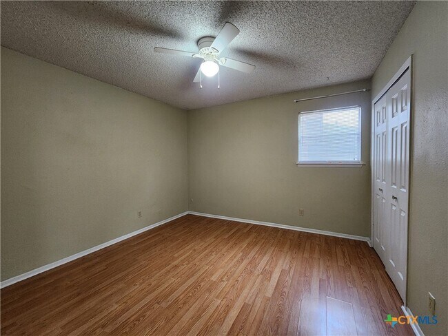 Building Photo - 317 Briarwood Dr