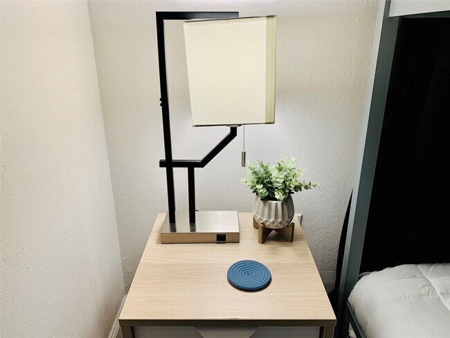 Building Photo - 411 Ulrich St