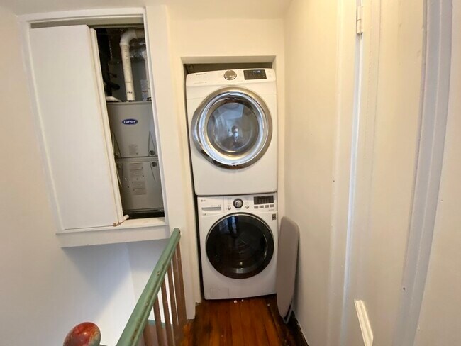 Building Photo - 108 Buttonwood St