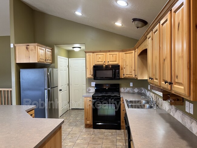Building Photo - 214 Brookwood Dr