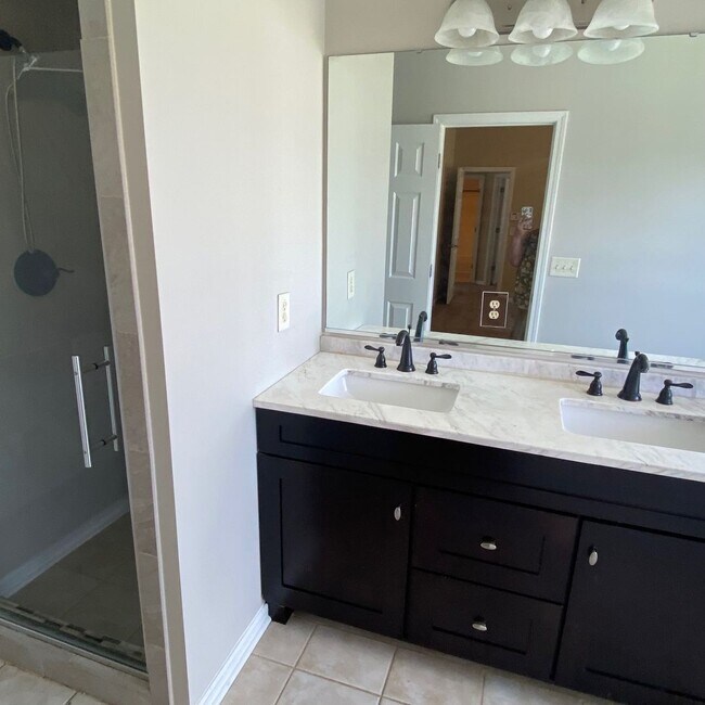Building Photo - Plum Creek 4Br 2.5Ba