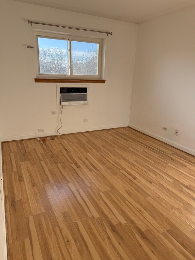 Building Photo - 1348 Geneva Dr