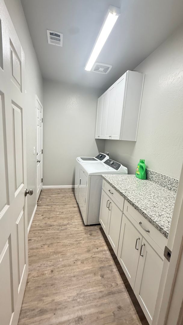 Building Photo - Fully Furnished Short or Long Term Modern Home