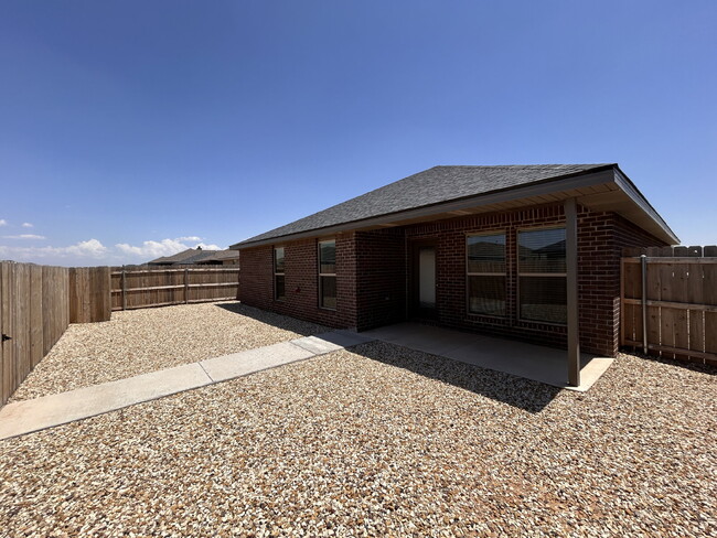 Building Photo - 3 Bedroom 2 Bathroom