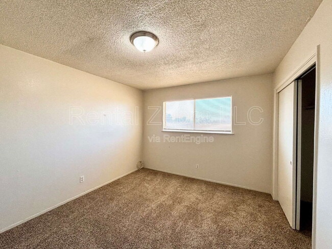 Building Photo - 2400 Gurr Rd