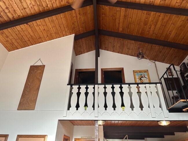 Building Photo - 44 Linderhof Golf Course Rd