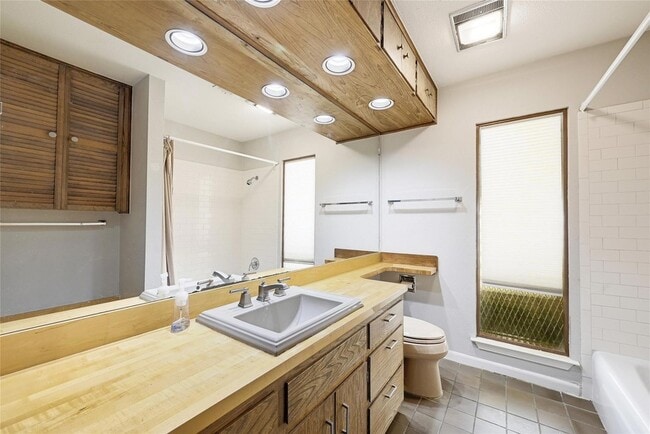Building Photo - 6305 Shadow Valley Dr