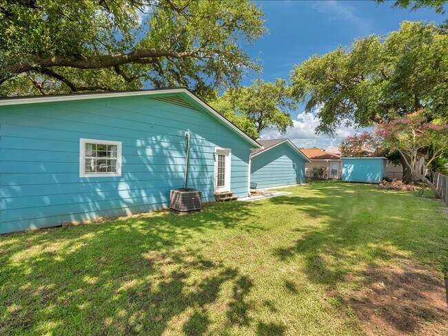 Building Photo - 683 Water View Dr