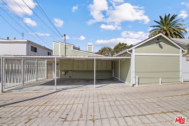 Building Photo - 516 1/2 Hill Street Unit